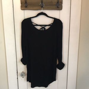 Basic black tee w/scoop back detail